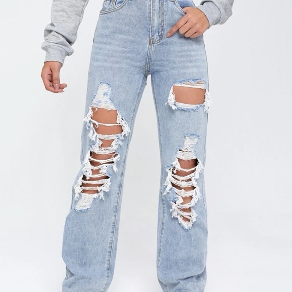 Light washed cut out ripped straight leg jeans - Picture 3 of 3